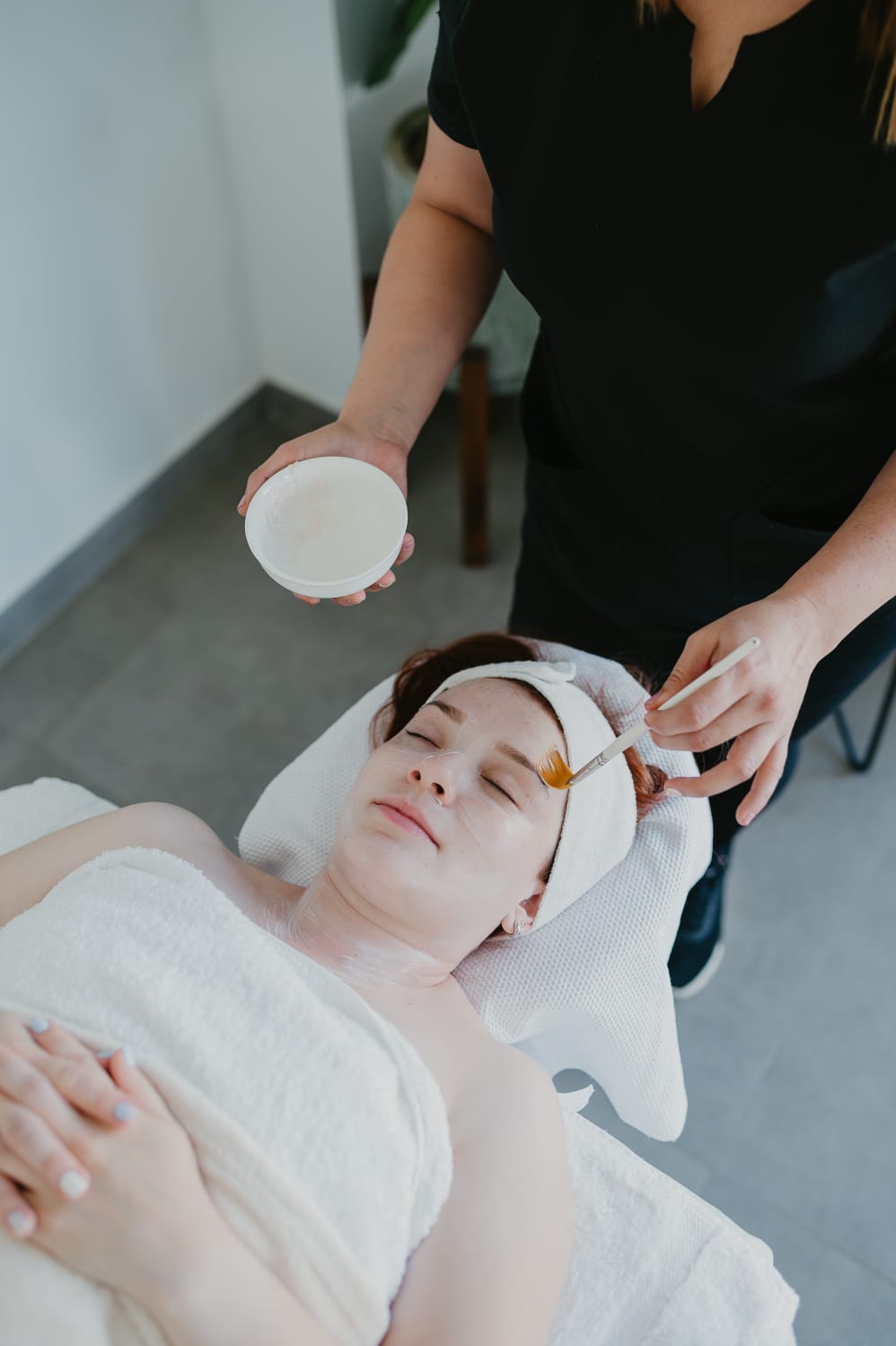 Tratamiento facial profesional en CIS Estética y Spa